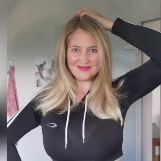 Jeg kan godt lide at blive forkælet, og jeg leder efter en, der er ældre end mig, til at n ... kontakt Sarah, single Kvinde fra Aarhus C.