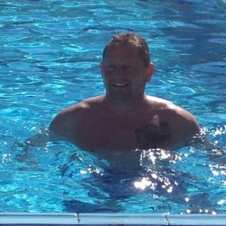 Er ikke medlem, og kan derfor ikke læse beskeder. Men jeg kan findes andre steder 😀 ... kontakt Moebbe, single Mand fra Greve.