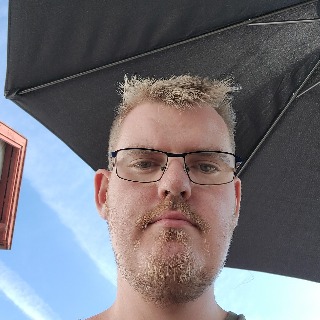 Hey hedder Christian Rahbek er 26 fra Roskilde kan spille bad og guitar og trommer  ... kontakt Christian, single Mand fra Roskilde.