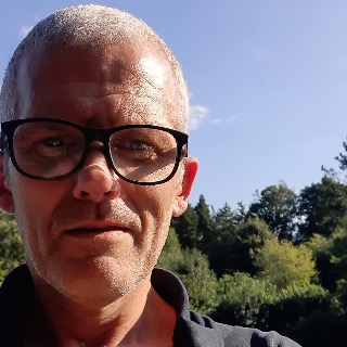 Hejsa🙂 Jeg er en stille og rolig veteran på 50, er selvstændig erhvervsdrivende, med egen ... kontakt Asbjørn72, single Mand fra Knebel.