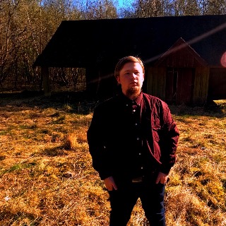 Hey jeg søger en sød og rolige pige der er med på lidt af været og kan lige hunde da jeg h ... kontakt Adrian, single Mand fra Sønder Felding.