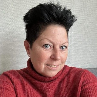 Jeg søger en seriøs kæreste ikke en flirt jeg er kærlig ærlig tro 
Jeg elsker sport især  ... kontakt Charlotte, single Kvinde fra Helsingør.
