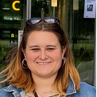 Hej
Jeg er en pige som dagligt arbejder som revisor, jeg er et stort familie menneske og  ... kontakt Helle, single Kvinde fra Kalundborg.