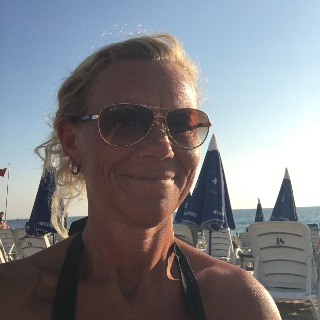 Efter en lang tid som single…kan jeg mærke at jeg mangler den person, som jeg kan være sød ... kontakt Gitte, single Kvinde fra Hirtshals.