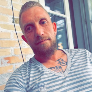 Jeg er en glad og smilene mand der er klar på nye udfordringer jeg har 4 børn ... kontakt Casper, single Mand fra Mørkøv.