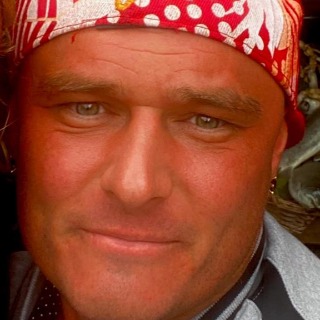 Spontan, Frisk og IKKE kedelig,
vi skal grine imens vi kan ... kontakt Olsen5700, single Mand fra Svendborg.