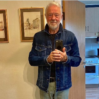 Enkemand , slank 1.82 cm gråhåret  ... kontakt Henrik, single Mand fra Kolding.