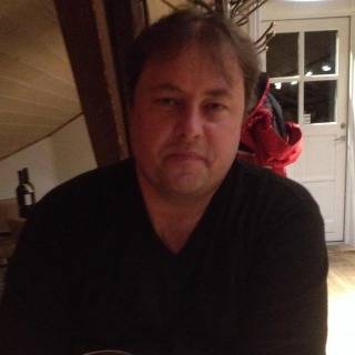 Jeg er sjov og kærlig , elsker hygge og gå ture , bor i Sønderjylland 6510 Gram har en søn ... kontakt Topper, single Mand fra Gram.