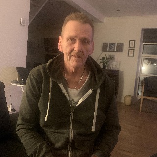 hej jeg er en mand på 61 der søger en kvinde mellem 55 65 år .
jer er 171 høj vægt 73 kg  ... kontakt Fk, single Mand fra Næstved.