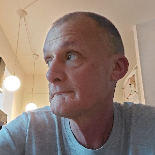 Jeg er en rolig og stabil mand med hang til romantik  
Søger en kærlig kvinde med begge b ... kontakt Steffen, single Mand fra Aalborg Ø.