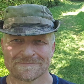 Jeg er en mand,2 cm, altid smilende og med rank ryg. Til trods for min højde er jeg vel pr ... kontakt Sexfoot, single Mand fra Vojens.