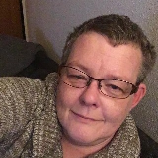 sød frisk pige søger en der vil være kærlig ærlig over for mig i fremtiden ... kontakt Jette, single Kvinde fra Toftlund.