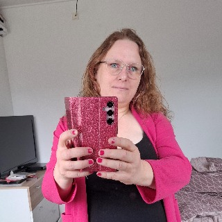 Jeg er en kvinde på 42 år. Jeg har 3 børn på 7,  10 og knapt 13 år og en lille hund.
Jeg  ... kontakt Forte, single Kvinde fra Fuglebjerg.