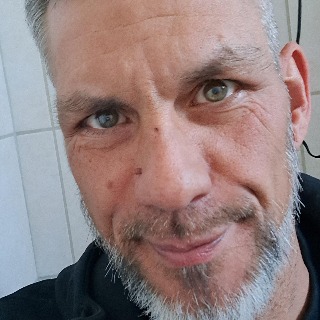 Mand fra nørresundby. Og far til en pige på 4 år som jeg deler I 7/7 ordning. Søger hender ... kontakt Stefan, single Mand fra Nørresundby.