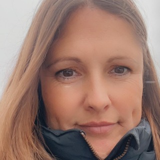Meget jordnær pige. Glad, sjov og ærlig. Elsker at tage pis på folk🤣 griner meget. Elsker ... kontakt Mia, single Kvinde fra Skanderborg.