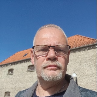 Søger en til tosomhed og dele oplevelser med. en der vil gå tur i byen eller ved vandet.
 ... kontakt Calle, single Mand fra Grenaa.