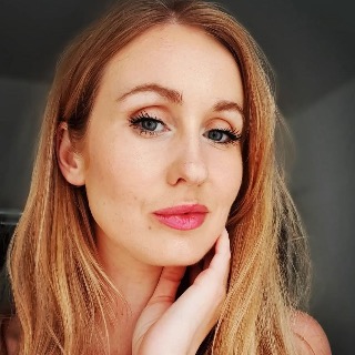 Hej 😉
36 år, blond og smilende ..og jeg elsker at have det sjovt. Er vild med gode grin, ... kontakt Katinka, single Kvinde fra København K.