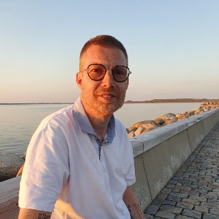 Jeg er 55 år er førtidspensionist 
Jeg er ærlig, kærlig, troværdig og har en god humor
M ... kontakt Snielsen, single Mand fra Løgstør.