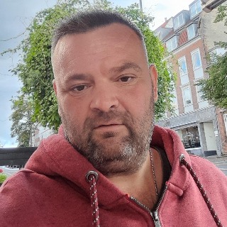 Hej.
Jeg er en dejlig og skøn fyr på 40 søger en sød og dejlig kæreste som er smilende og ... kontakt Lillefyr, single Mand fra Skanderborg.