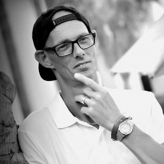 Hej empatisk, respektfuld og dedikeret mand, søger den eneste ene og sidste. Bor i hus og  ... kontakt Lasse, single Mand fra Nakskov.