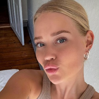 Jeg er en sød ung kvinde fra Aalborg. Jeg kigger mig i første omgang bare lidt rundt :-)  ... kontakt Louise, single Kvinde fra Aalborg.