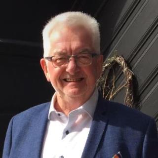 Jeg er en mand på 75 år, bor i Sønderjylland.
Har 3 voksne børn - 6 børnebørn og 1 oldeba ... kontakt Jensjørn, single Mand fra Aabenraa.