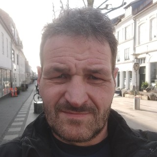 Gift Mand søger sjov og ballade og irl kontakt uforpligtende  ... kontakt Sexgladjyde, single Mand fra Fredericia.