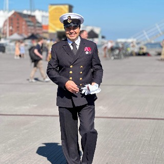 Søger den eneste ene
Oversergent i søværnet
2 piger på 14 og 16 år ... kontakt Lars, single Mand fra Frederikshavn.