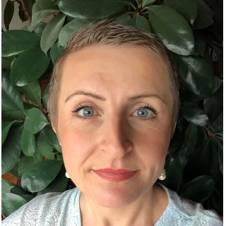 Jeg er en nysgerrig og reflekterende person, der sætter pris på at forstå ting og udvikle  ... kontakt Lina, single Kvinde fra København K.