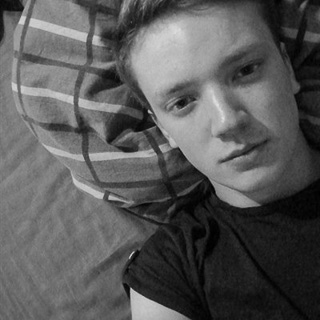 Hey, søger bare lidt sjov, ikke så meget andet, så send en besked :D
Skriv jeres kik som  ... kontakt Bjerring96, single Mand fra Fredericia.