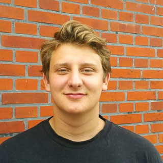 Hej,  gammel og går i 3.G
I min fritid styrke træner jeg, og det bruger jeg meget tid på
 ... kontakt Amindrndar, single Mand fra Hjørring.