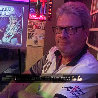 "Ung" mand, kører mc. Tjekker lige om dette er noget. Skriver mere senere.  ... kontakt Bikerone, single Mand fra Spøttrup.