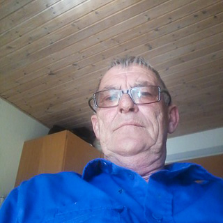 er en mand der lige er blevet folkepensionnist bor i lejlighed har bil ,to børn og tre bør ... kontakt Mogens53, single Mand fra Kværndrup.