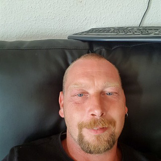 Søger nye mennesker at kende og se om jeg måske kan finde en sød pige/dame  ... kontakt Rosendal, single Mand fra Svendborg.