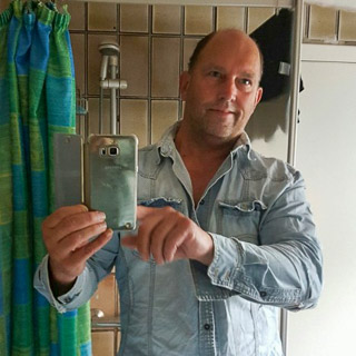 Hej singel mand som har det godt med det liv  ...men som savner en fast til snak og intimi ... kontakt Quatt, single Mand fra Herning.
