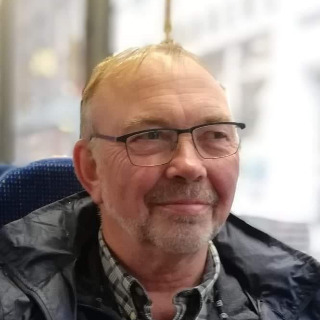 en østfynsk smed /maskinarbejder og lidt bondeknold søger en der gider at holde avis samme ... kontakt Gertlund, single Mand fra Ullerslev.