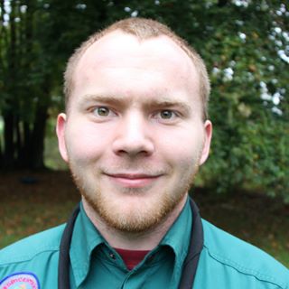 Bor og arbejder i Aarhus som bygningsingeniør.
Er spejder i fritiden på et spejdercenter  ... kontakt Martin, single Mand fra Aarhus C.