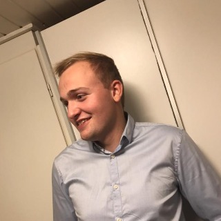 Jeg er en sød og venlig fyr på tur som ikke leder efter noget bestemt blot en der er venli ... kontakt Victor, single Mand fra Viborg.