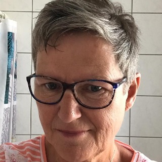 Måske ku' vi?  Savner du lissom jeg, én at dele resten af livet med, så skriv endelig et p ... kontakt Solrig, single Kvinde fra Esbjerg.