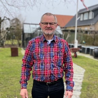 Hej
Jeg er 68. Har voksne børn og børnebørn.
Jeg har haft haft egen virksomhed og er sta ... kontakt Mogens, single Mand fra Brønderslev.