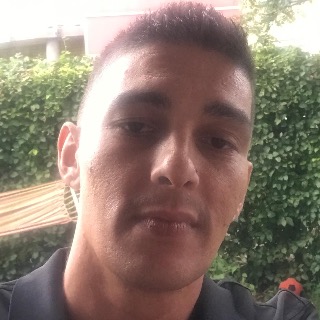 Hejsa mit navn er Adrian jeg har arbejdet som model i min unger år derefter som tømmer og  ... kontakt Adrian, single Mand fra Tilst.