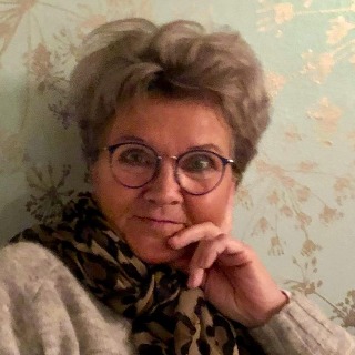 Jeg er en glad og positiv “ pige “ årgang 53 , som til tider savner tosomheden .
Jeg er m ... kontakt Bodil, single Kvinde fra Tønder.