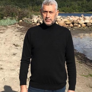 

Jeg er en stille mand

Jeg kan ikke skrive meget om mig selv
Lad dig opdage selv
E ... kontakt Daeen, single Mand fra Horsens.