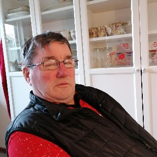 gåture og hold i hånd er dejligt ... kontakt Kramme, single Mand fra Rødbyhavn.