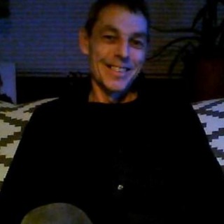 skriv lgogmidde i din browser  der spiller jeg guitar på video ... kontakt Fender69, single Mand fra Odense C.