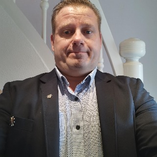 Omsorgsfuld, kærlig, elsker god Mad og et godt glas vin i godt selskab  ... kontakt Lechef, single Mand fra Frederikshavn.