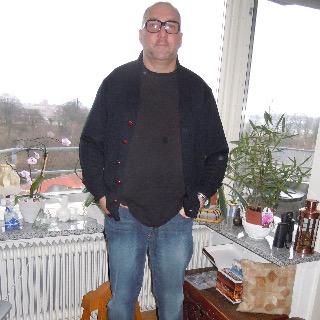 HEJ ALLE . JEG HEDDER PAW , 55 ÅR , KÆRLIG , ÆRLIG , TROFAST , MEGET ENSOM MAND SOM SØGER  ... kontakt Elektrikeren, single Mand fra Fredericia.