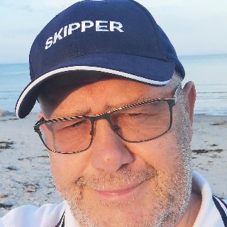 Jeg vil gerne finde en kvinde der er til af stole på og ikke er falsk  ... kontakt Leif, single Mand fra Hellerup.