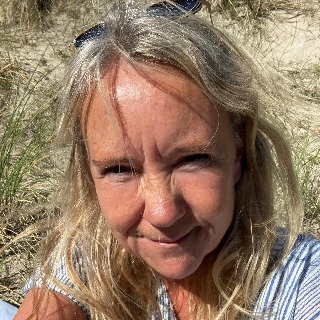 Skøn kvinde på 54 år 😊søger dejlig kærlig mand❤️ Jeg elsker naturen, at vandre, løbeture, ... kontakt Maja, single Kvinde fra Aalborg SV.