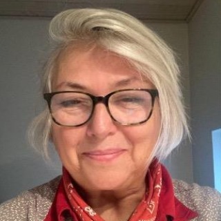 Jeg er rummelig og erfaren. Jeg er analyserende og reflekterende. Mit afrodisiakum er musi ... kontakt Bra, single Kvinde fra Rønde.